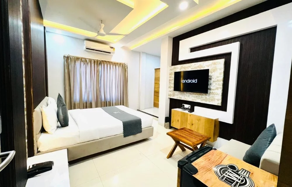 Arriving Late in a New City: How Travelers Find the Right Hotel Quickly